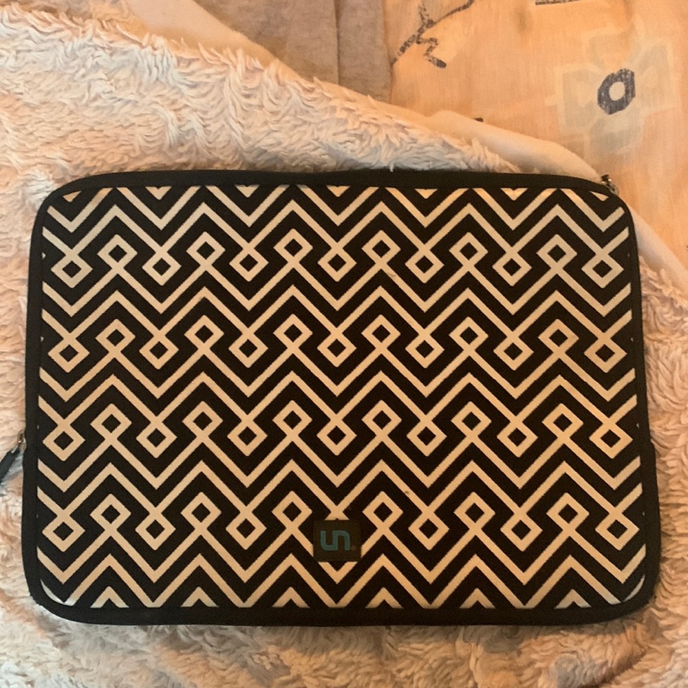 Laptop sleeve